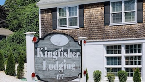 A sign for Kingfisher Lodge with a rustic wooden design and the number 177. - Kingfisher Lodging (Dennis)