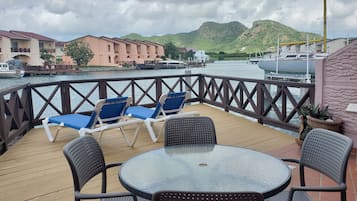 Superior Townhome, 2 Bedrooms, Kitchen, Harbour View | Terrace/patio