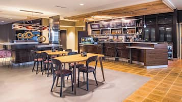 Café da manhã e jantar