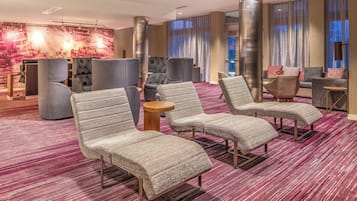 Bar-salon dans le hall