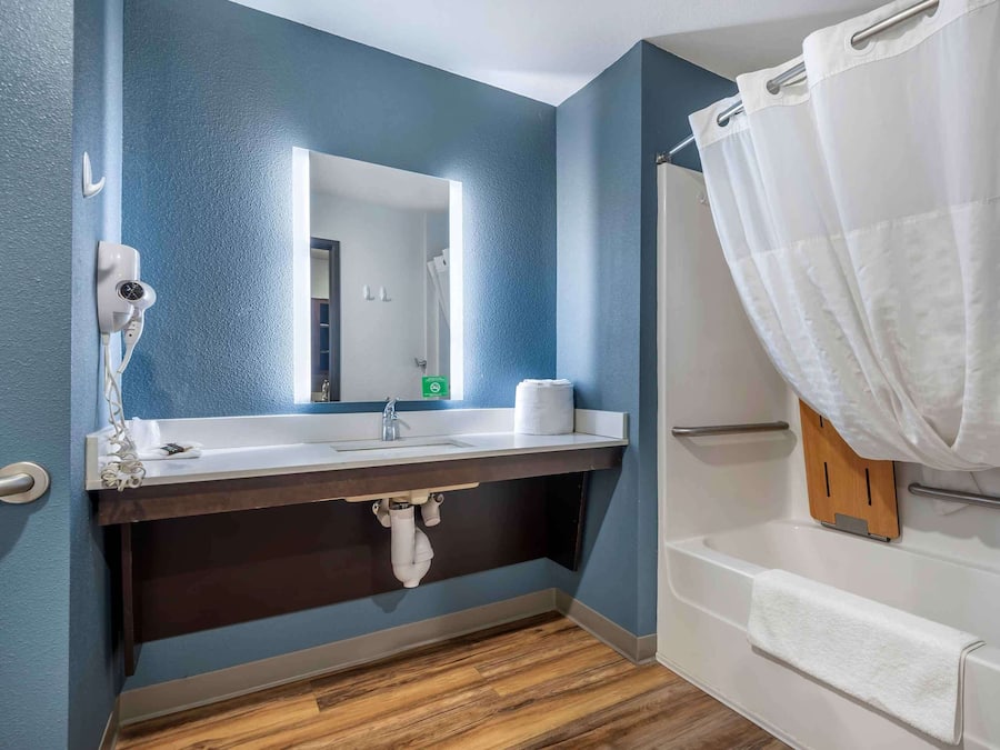 Combined shower/tub, hair dryer, towels, soap