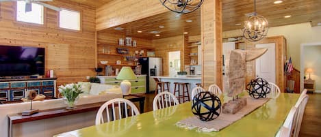 Condo, 5 habitaciones | Servicio a la habitación