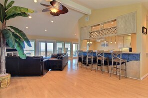 House, 4 Bedrooms | Living area | DVD player