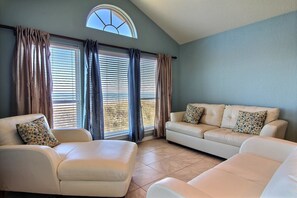 House, 4 Bedrooms | Living area | DVD player