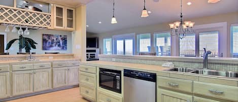 House, 4 Bedrooms | Private kitchen | Fridge, microwave, stovetop, dishwasher