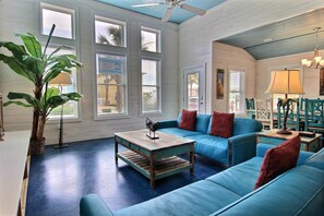 House, 4 Bedrooms | Living area