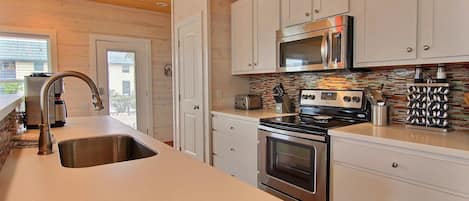 Casa, 4 habitaciones | Cocina privada | Refrigerador, microondas, parrilla de estufa y lavavajillas