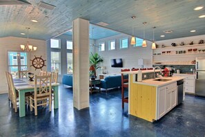 Talo, 4 makuuhuonetta | Yksityinen keittiö | Jääkaappi, mikroaaltouuni, uuni, liesi