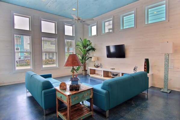 Talo, 4 makuuhuonetta | Oleskelualue | DVD-soitin