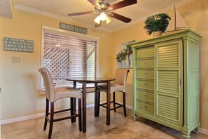 House, 3 Bedrooms | In-room dining