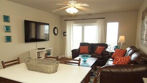 Condo, 3 phòng ngủ | Khu vực ăn uống tại phòng