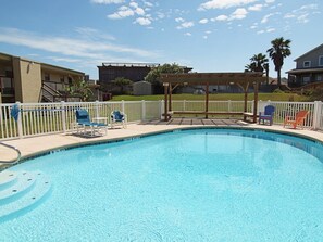 حمام سباحة خارجي