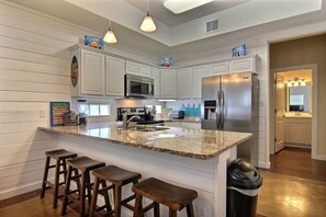 House, 3 Bedrooms | Private kitchen