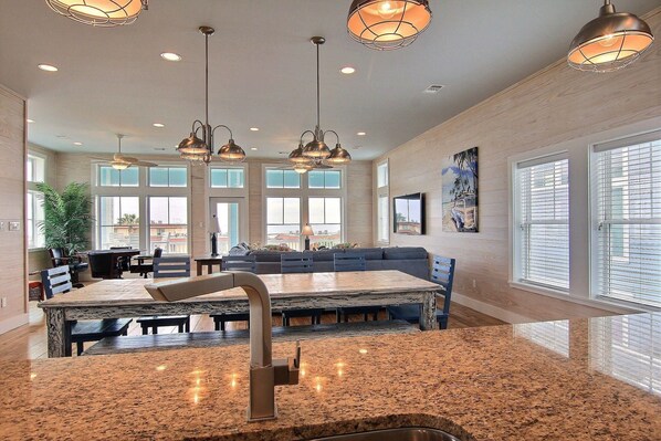 Condo, 5 Bedrooms | Private kitchen