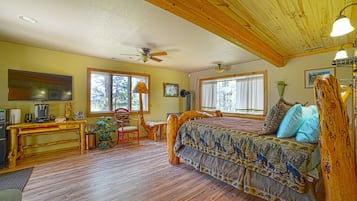 Habitación Deluxe, 1 habitación, vista al campo de golf, planta baja | Ropa de cama de alta calidad, camas con efecto memoria y insonorización