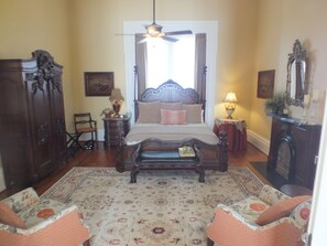 Deluxe Room, 1 King Bed, Garden View (Victor Pepin Suite)