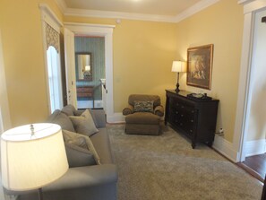 Deluxe Suite (Marilyn Suite) | Living area
