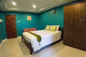 Standard Double Bed | Escrivaninha, Wi-Fi de cortesia