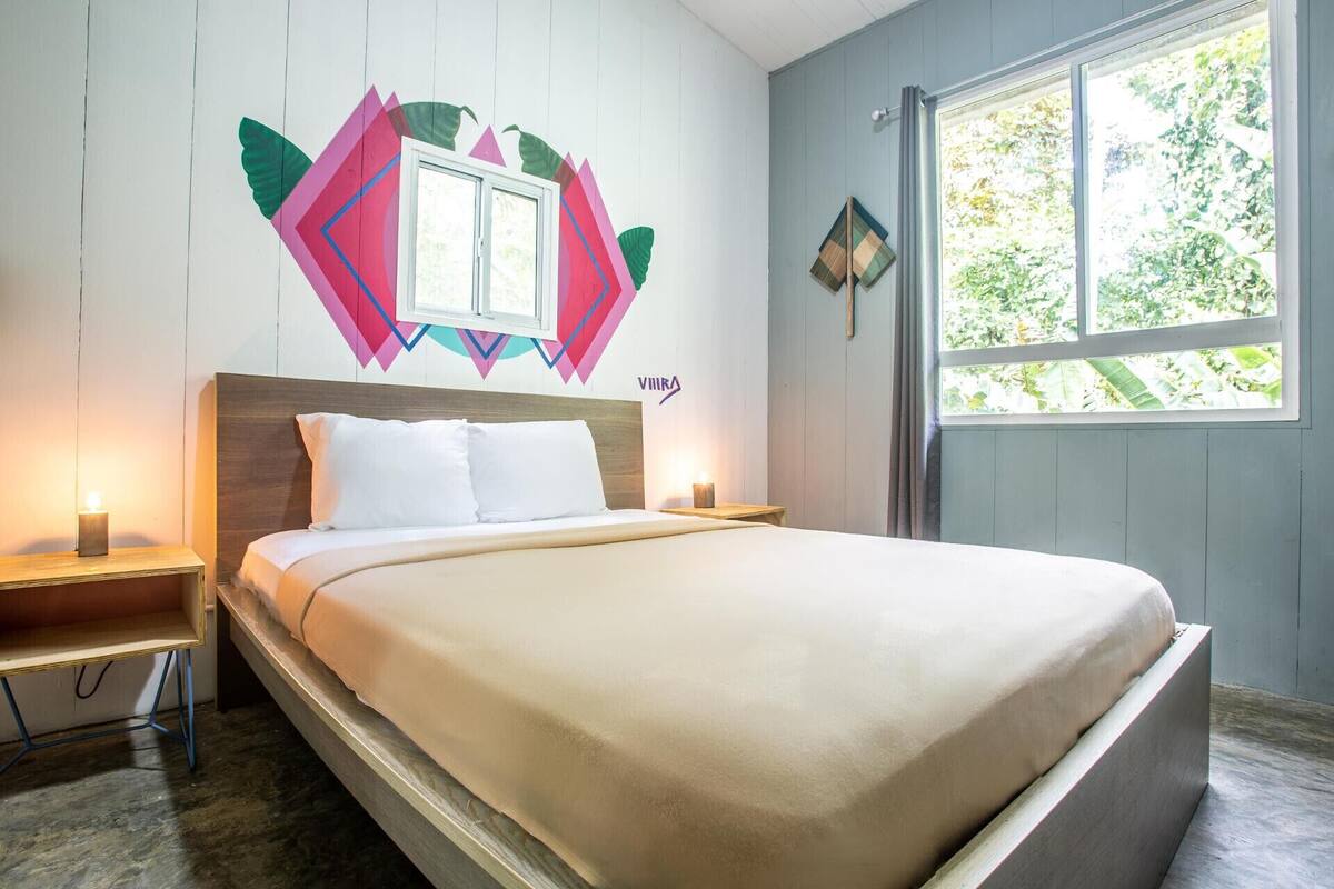 Free WiFi, bed sheets