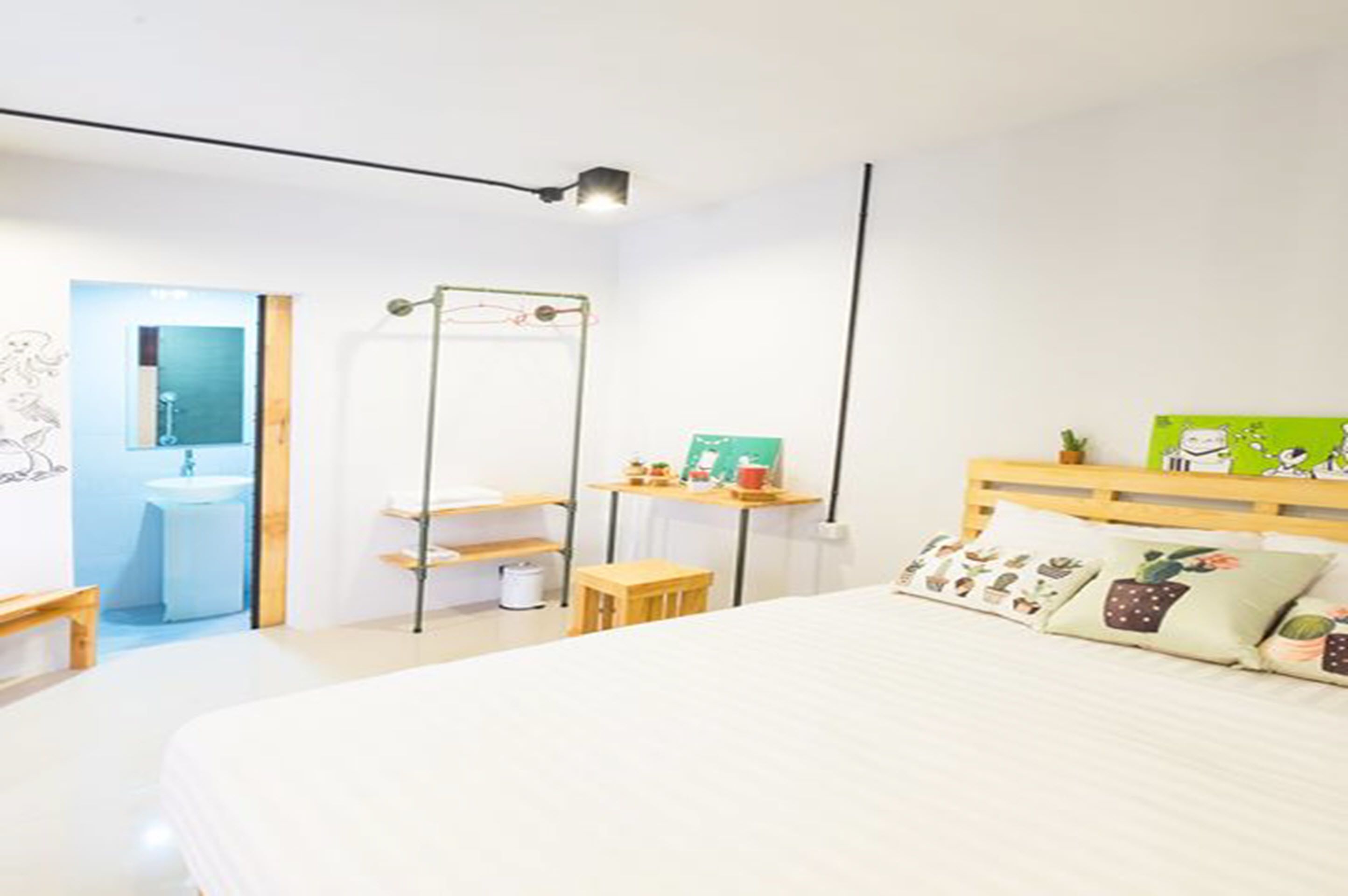 standard double room | desk, free wifi