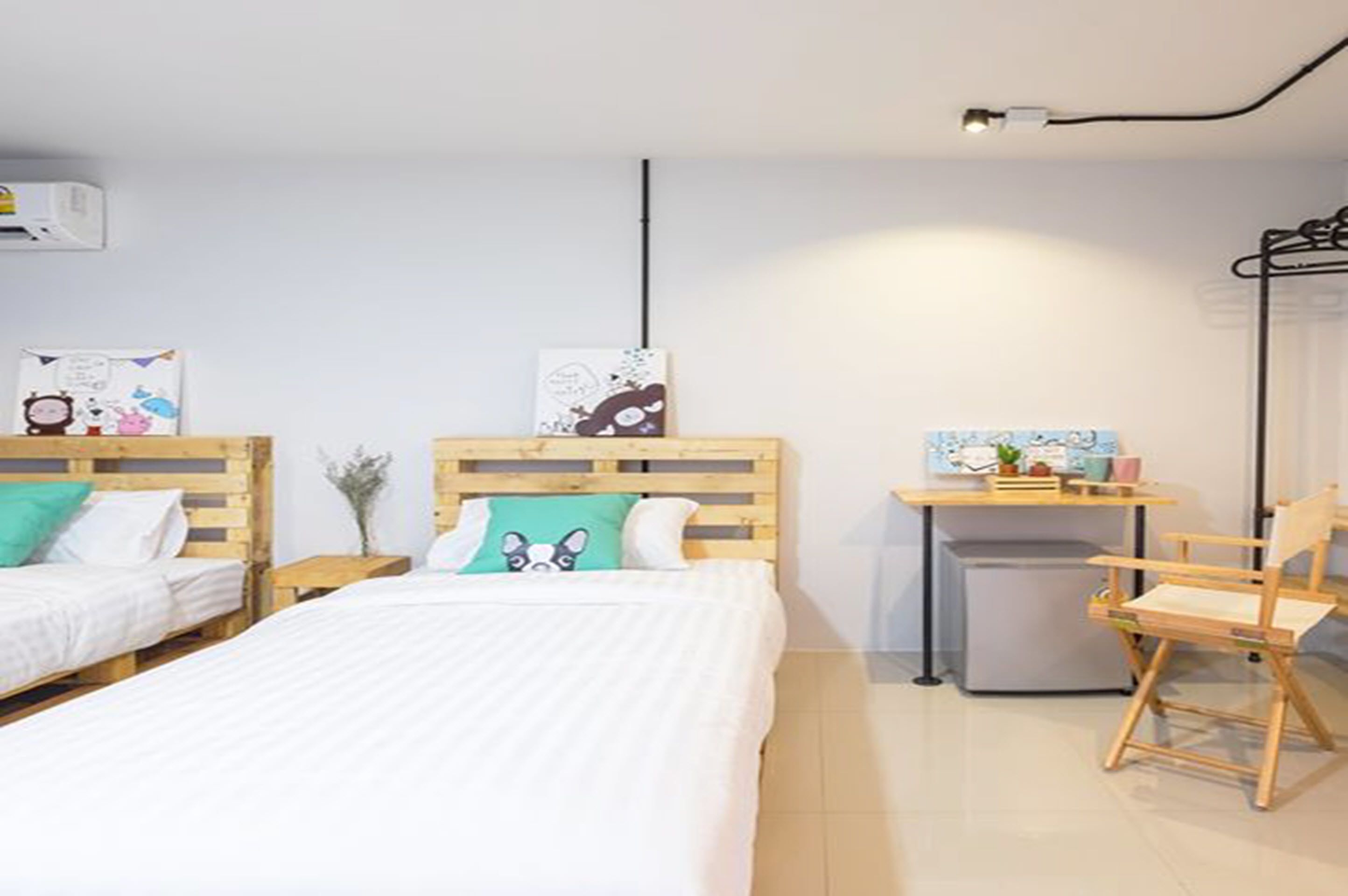 deluxe twin room | desk, free wifi