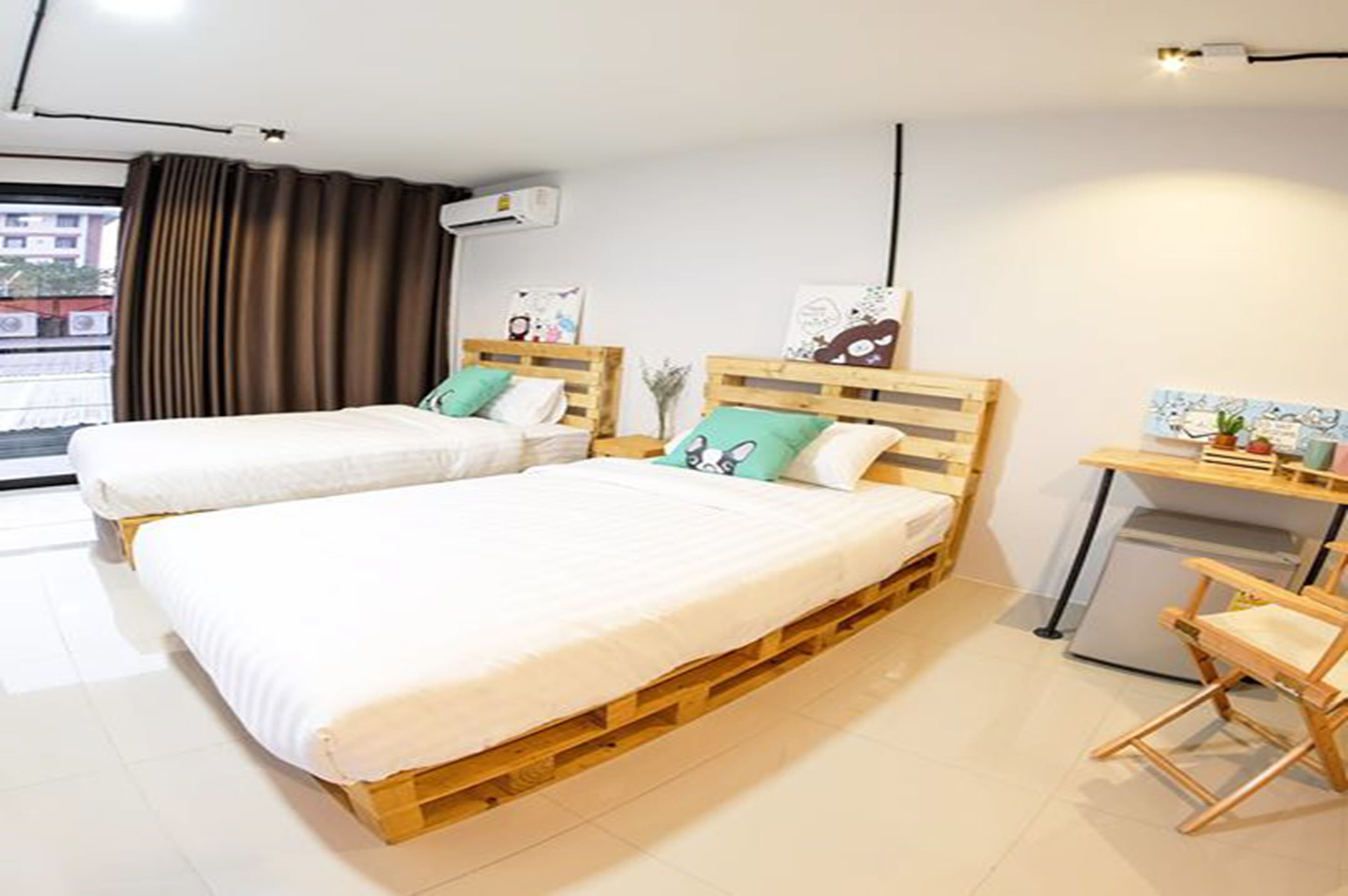 deluxe twin room | desk, free wifi