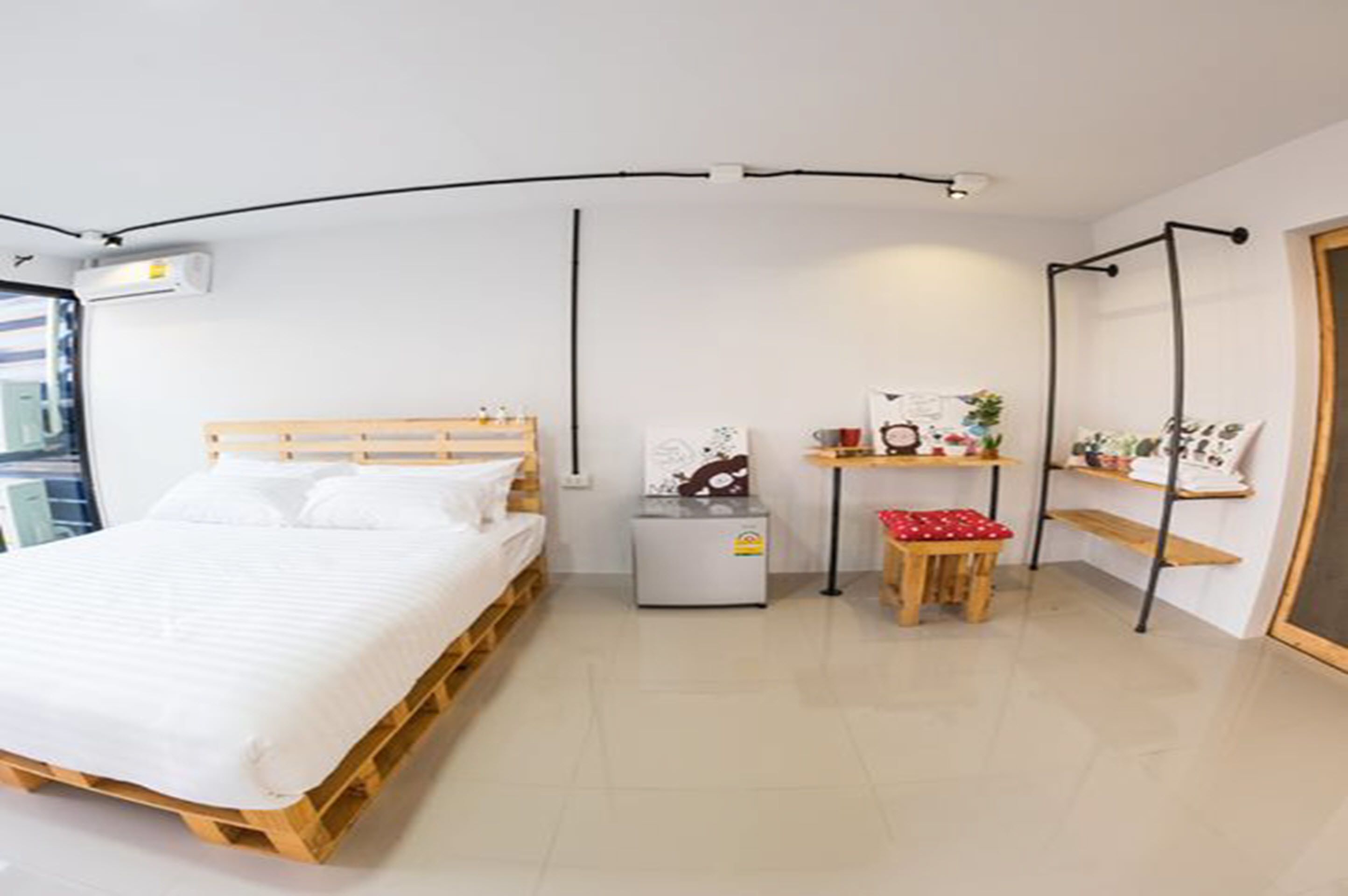 deluxe double room | desk, free wifi