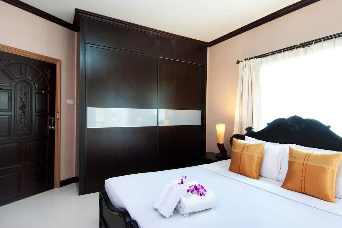 In-room safe, blackout curtains, rollaway beds, free WiFi