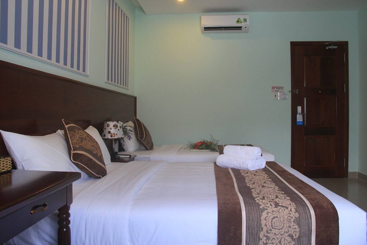 Deluxe Triple Room | Desk, soundproofing, WiFi (free)