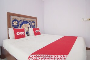 Quarto casal superior | Escrivaninha, Wi-Fi de cortesia, roupa de cama