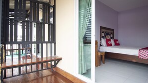 Superior Double Room | Desk, free WiFi, bed sheets - Baan Taklom Chomtalay (Cha-am)