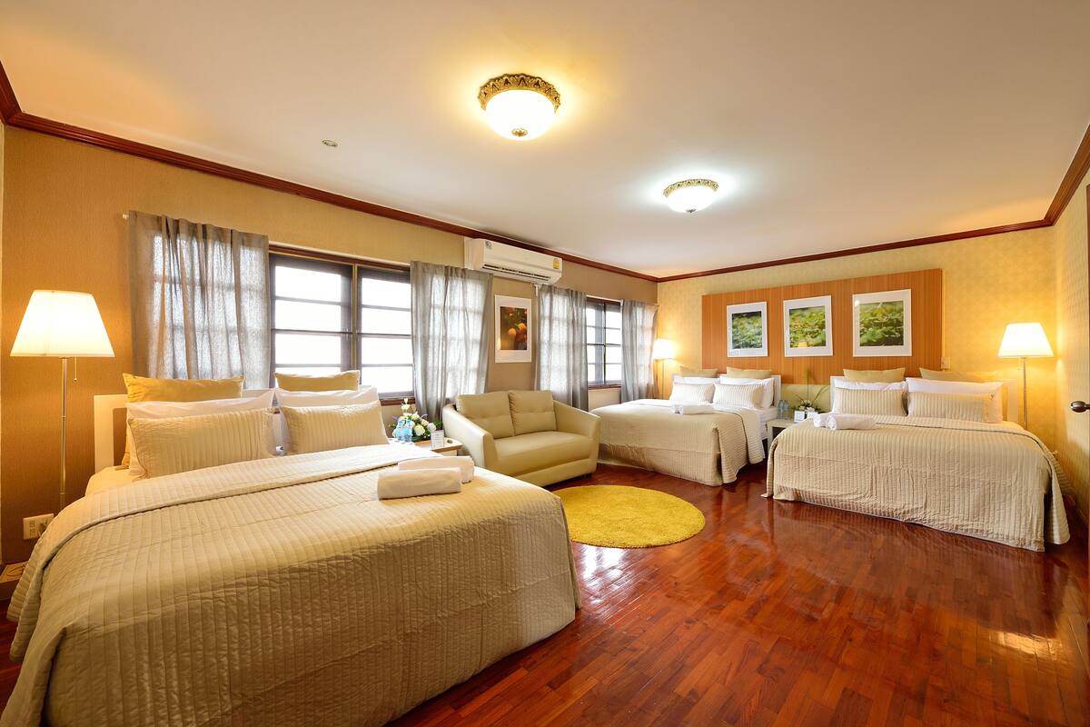 Grand Family with Private Bathroom | Décoration personnalisée, ameublement personnalisé, Wi-Fi gratuit