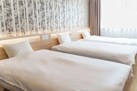 Superior Triple Room, Non Smoking | 1 bedroom, blackout drapes, iron/ironing board, free WiFi