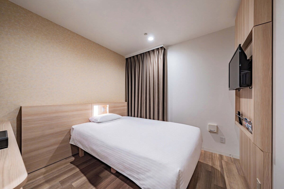 Single Room, Non Smoking, Private Bathroom | Blackout curtains, free WiFi, bed sheets