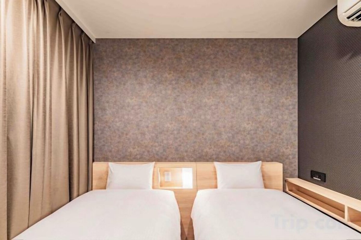 Blackout curtains, free WiFi, bed sheets