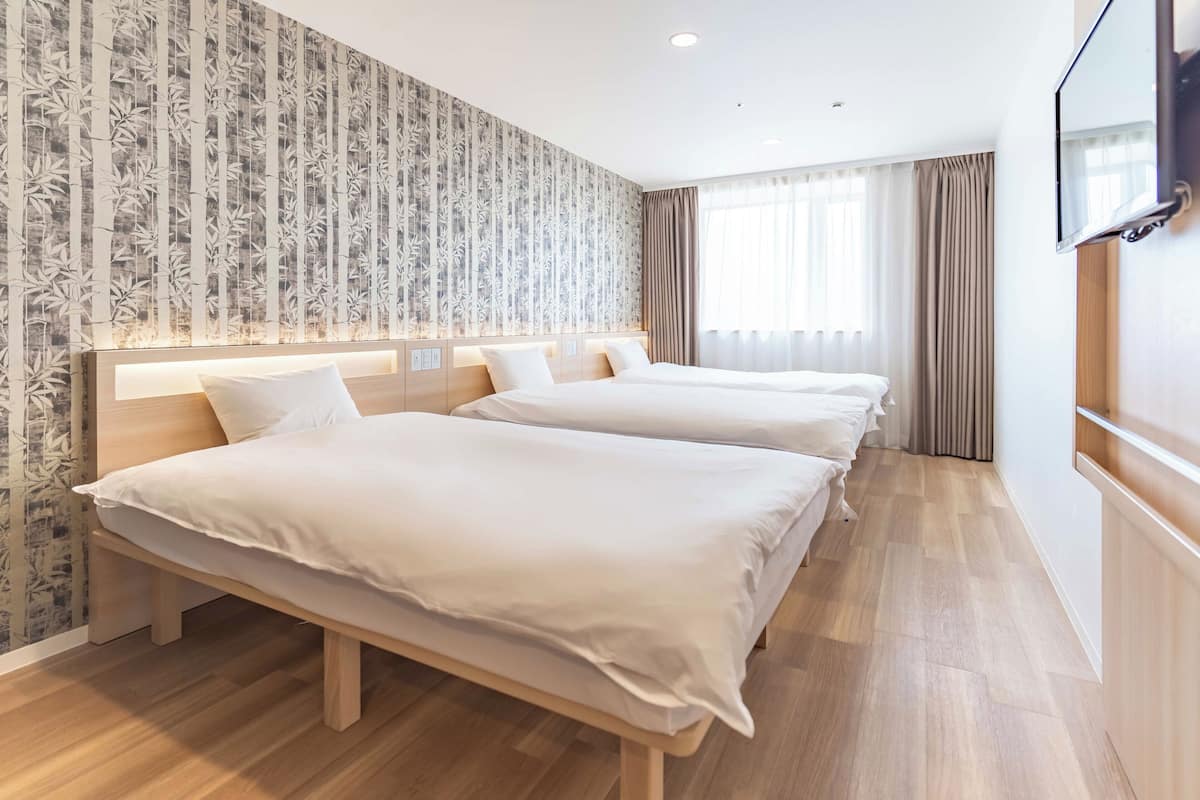 Superior Triple Room, Non Smoking | 1 bedroom, blackout curtains, iron/ironing board, free WiFi