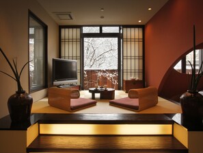 Suite, para no fumadores (Japanese Style, SAN-SUI-AN) | Caja de seguridad en la habitación y cortinas blackout 