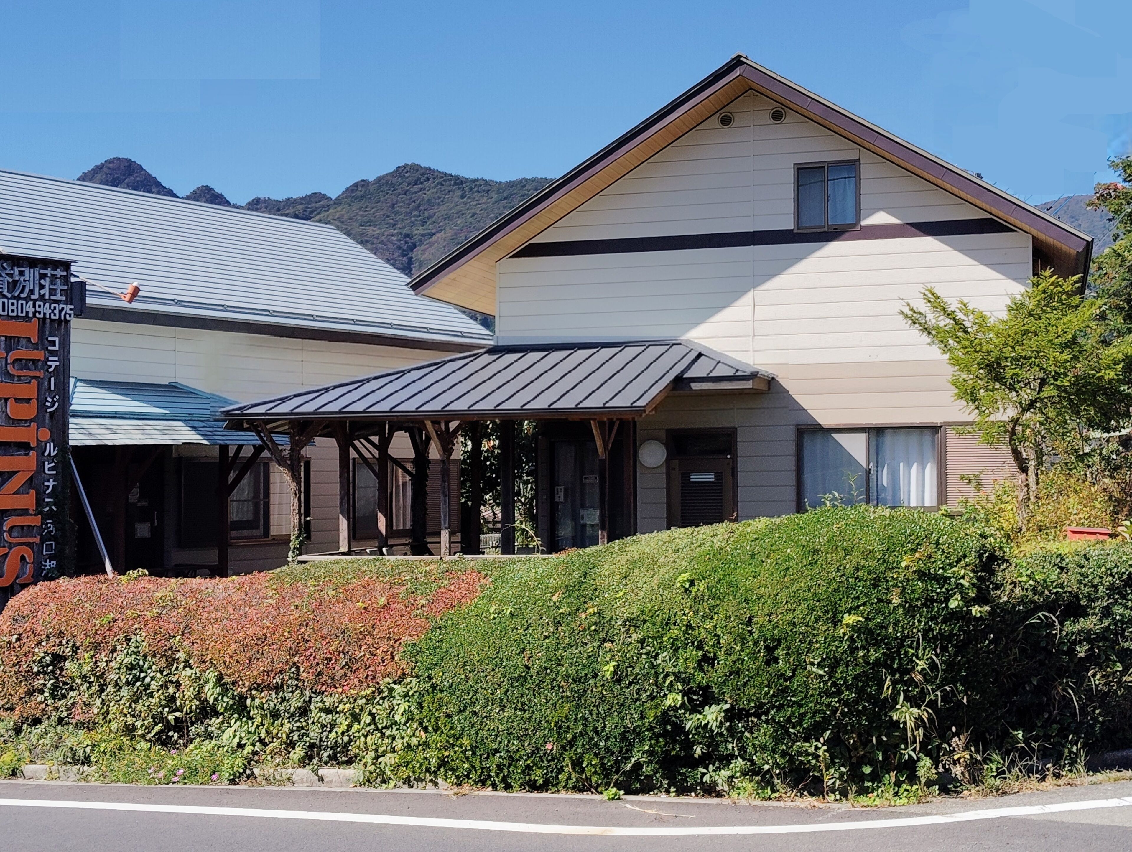 Basic-feriehus - flere soveværelser - ikke-ryger - tekøkken (Large) | Udendørsområde