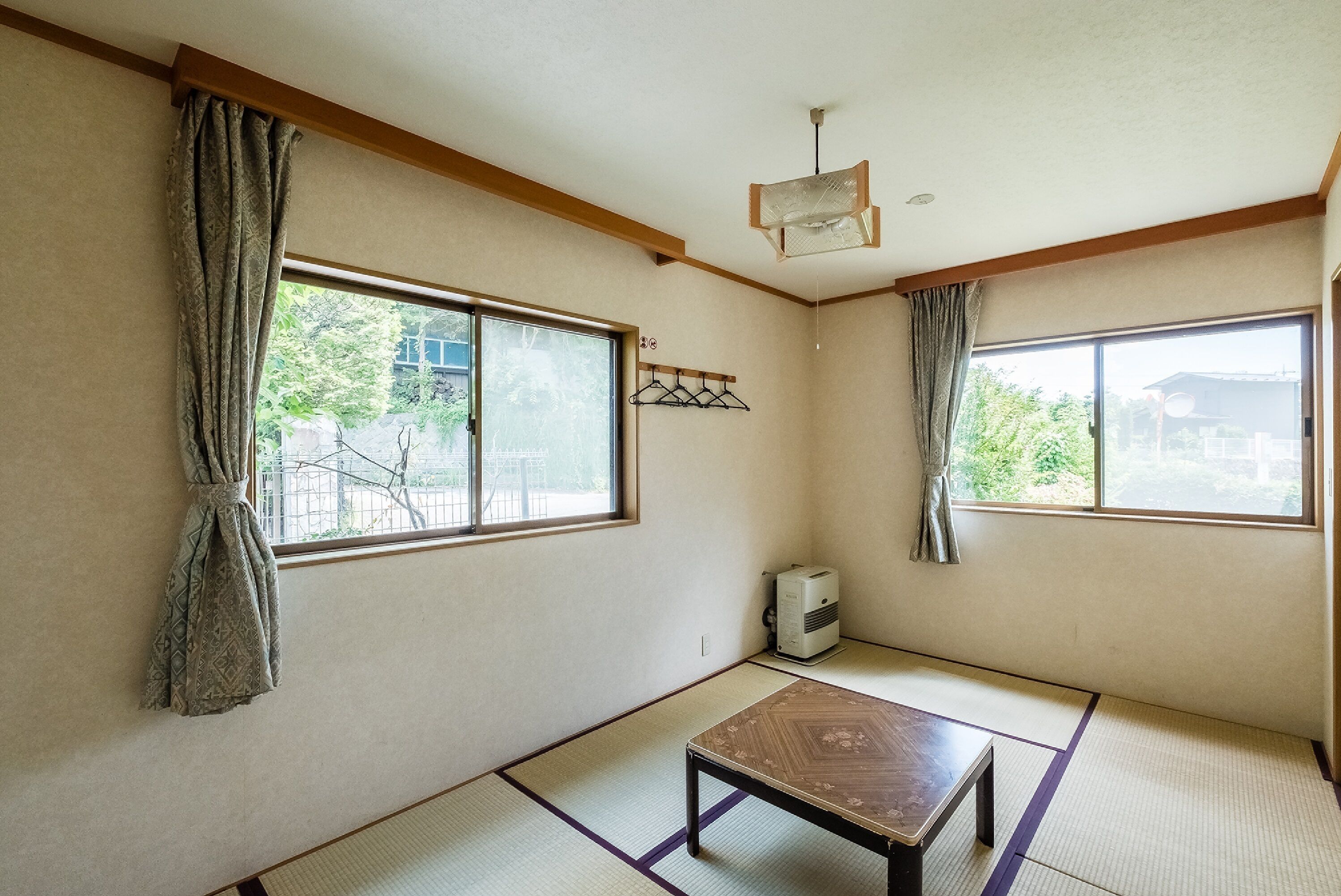 基础村舍, 多间卧室, 无烟房, 简易厨房 (Large) | 床单