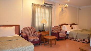Family Room | Peti besi dalam bilik, meja, seterika/papan seterika, Wi-fi percuma