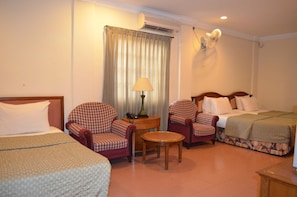 Family Room | In-room safe, desk, iron/ironing board, free WiFi - Lotus Family Hotel, Medan Tuanku (Kuala Lumpur)
