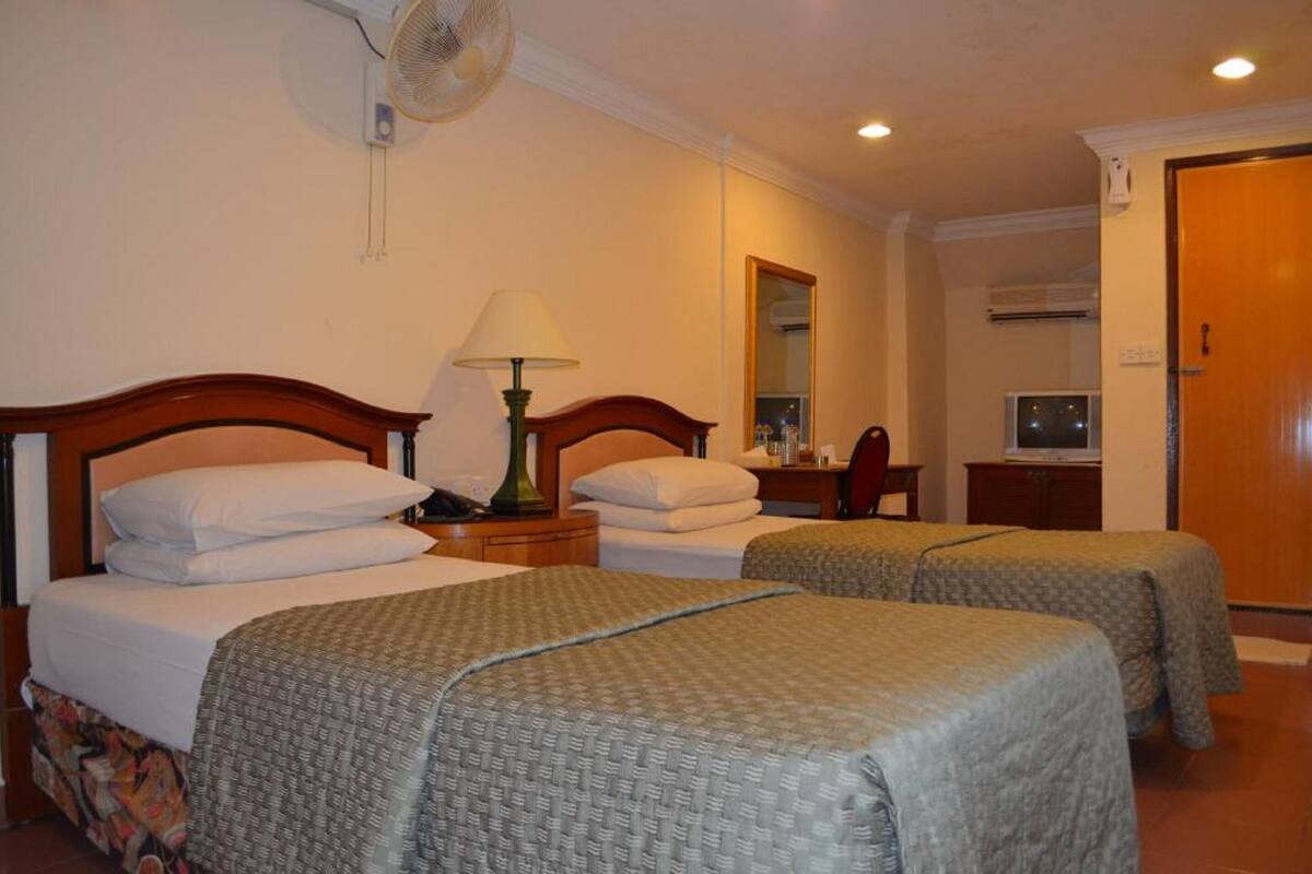 Twin Room | In-room safe, desk, iron/ironing board, free WiFi