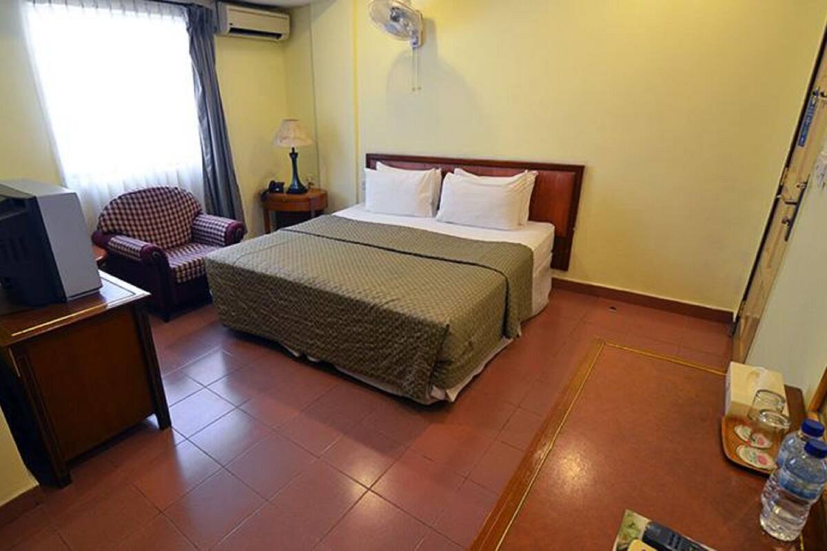 In-room safe, desk, iron/ironing board, free WiFi