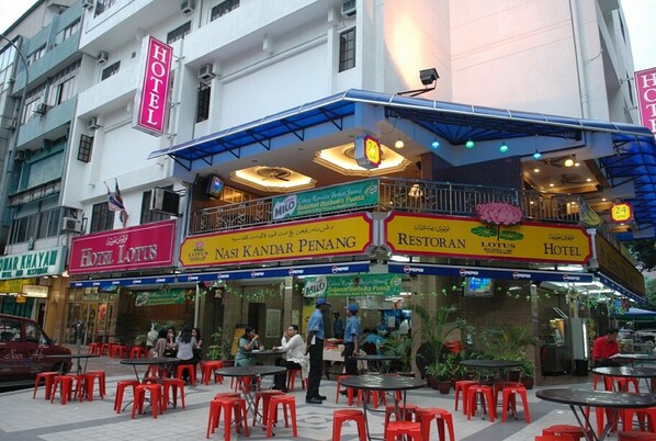 Breakfast, lunch, dinner served; local cuisine - Lotus Family Hotel, Medan Tuanku (Kuala Lumpur)