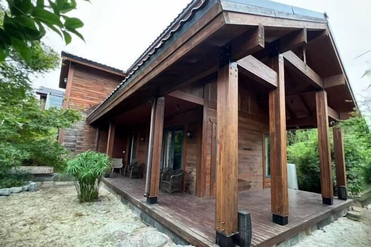 高級寝具、ミニバー、セーフティボックス (室内)、デスク