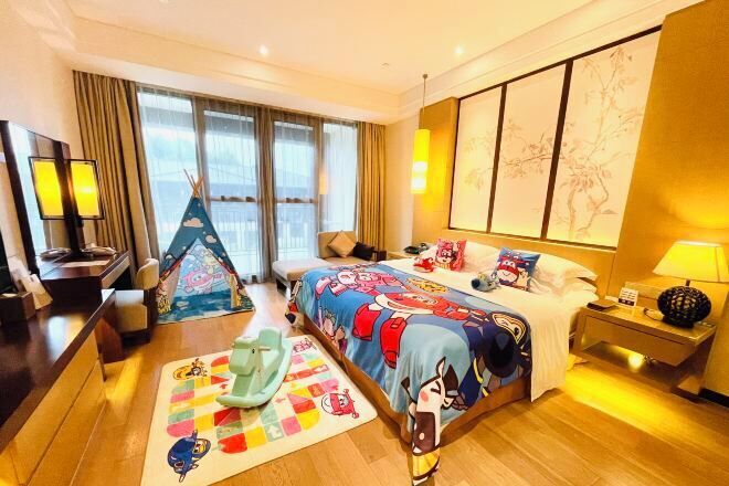 Premium bedding, minibar, in-room safe, desk