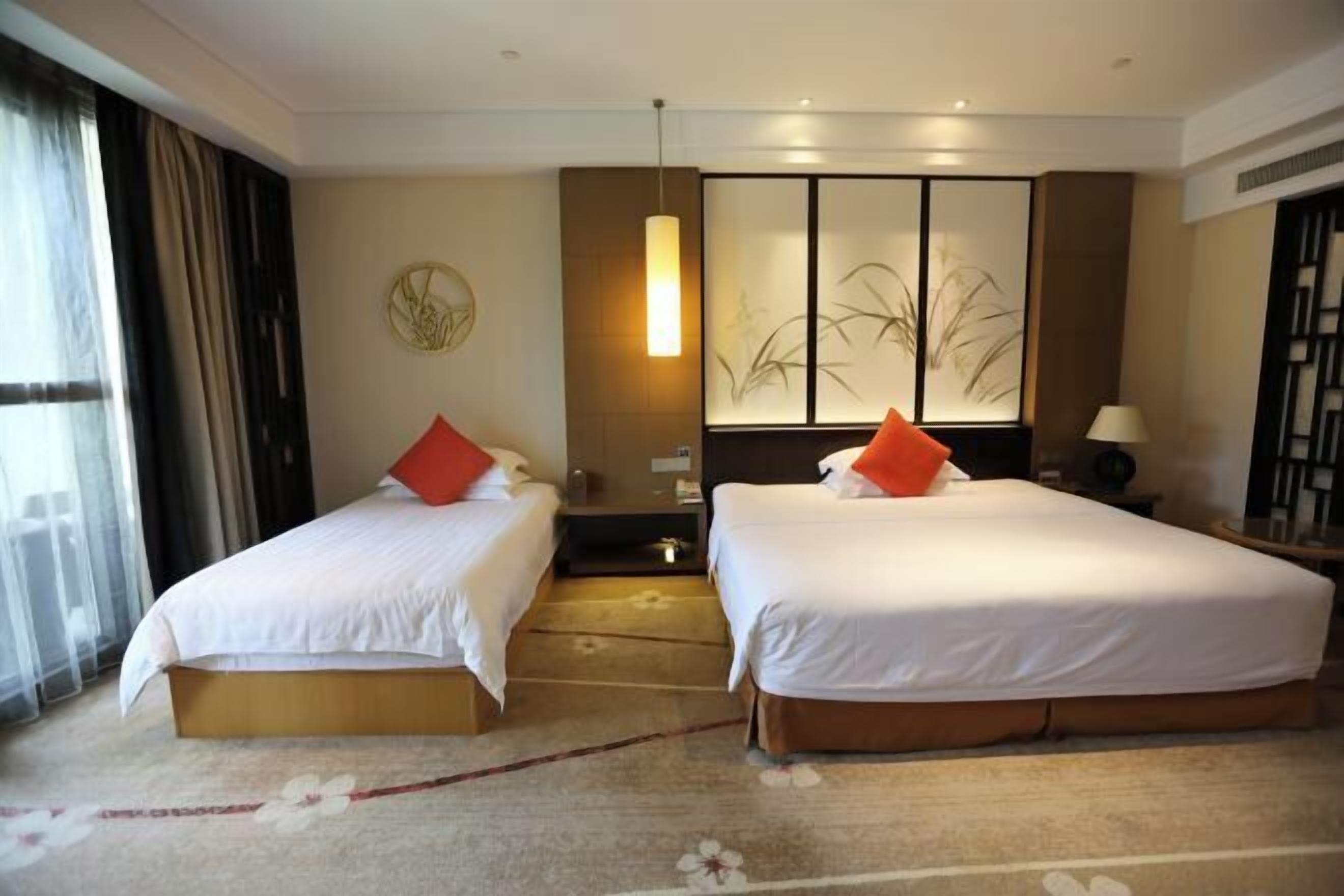 Premium bedding, minibar, in-room safe, desk