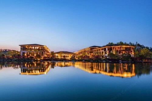 Narada Resort & Spa Phoenix Valley