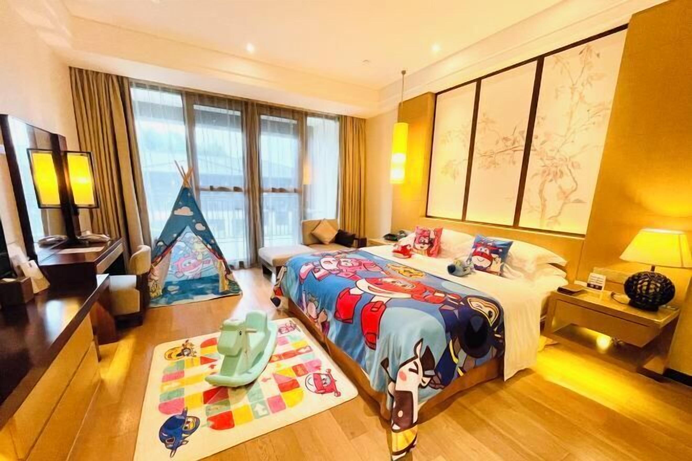 Premium bedding, minibar, in-room safe, desk