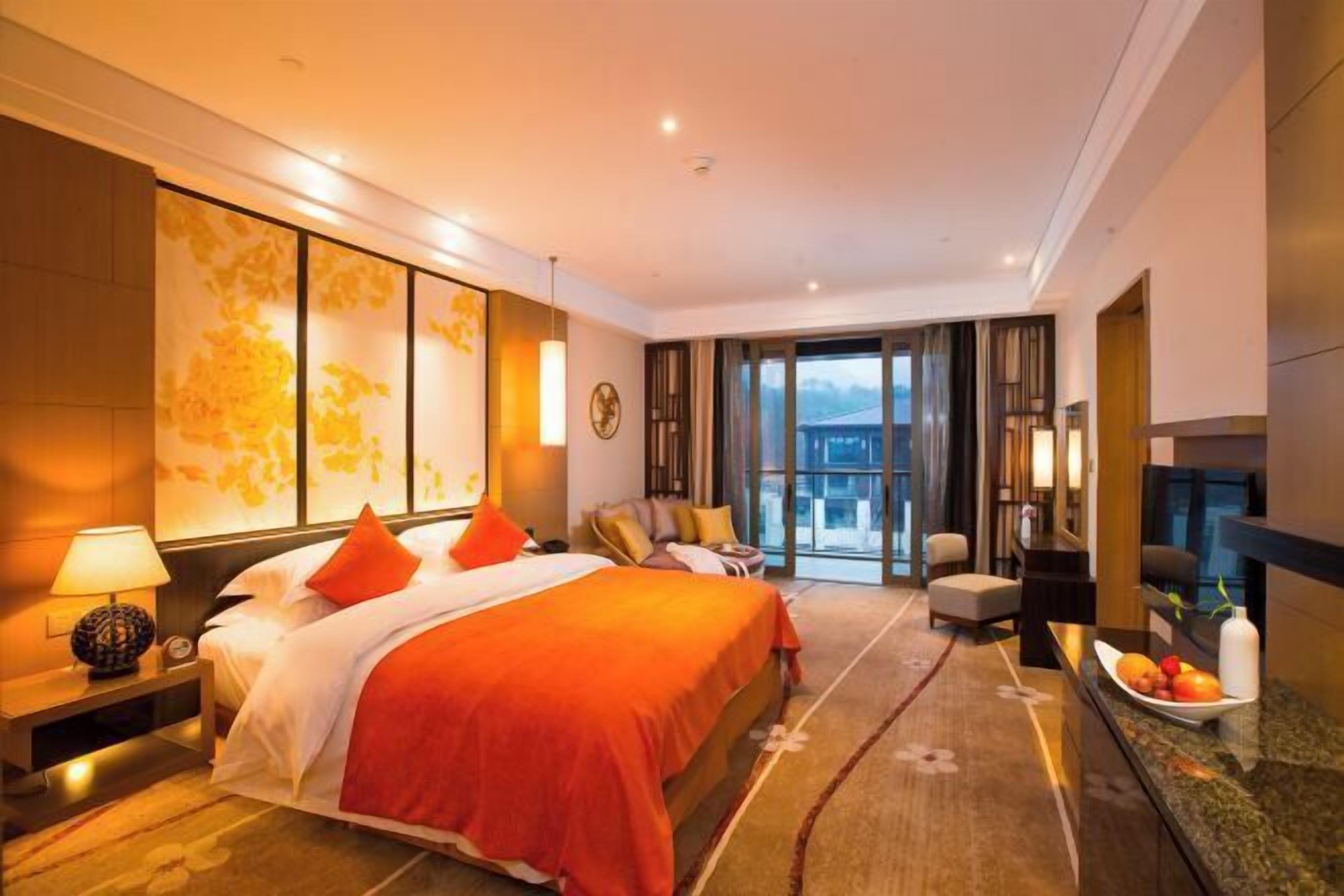 Premium bedding, minibar, in-room safe, desk